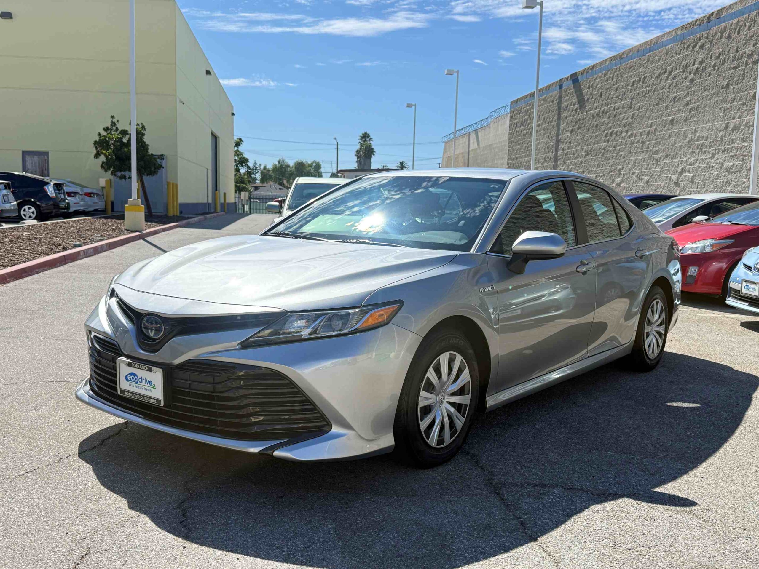 2020 TOYOTA CAMRY HYBRID LE