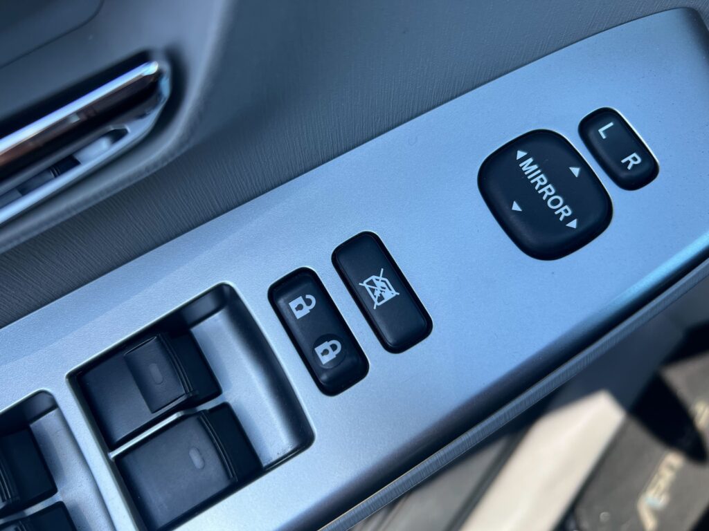 トヨタ　プリウス用運転席のパーワとリレー設備 TOYOTA プリウス PHV H24.1〜 1年保証 SEEK products ウインカーリレー