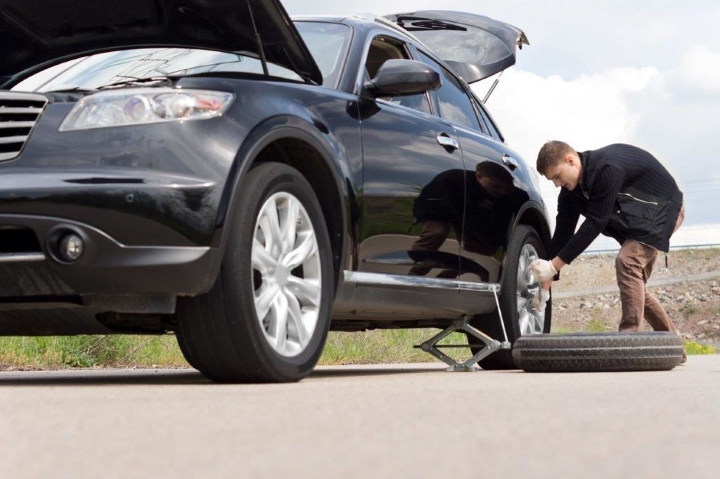 タイヤに釘が タイヤの修理ができるお店は Eco Drive Auto Sales Leasing